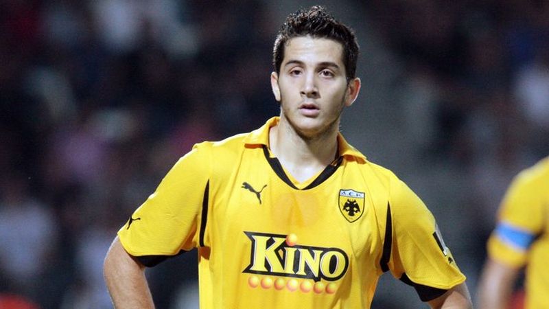 Hậu vệ AEK Stelios Manolas Hậu vệ AEK Stelios Manolas