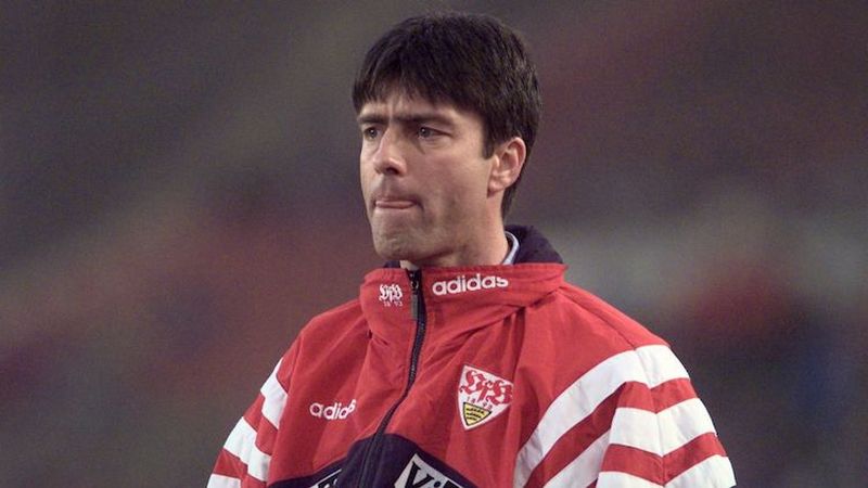 Huấn luyện viên Joachim Löw khởi đầu với Stuttgart
